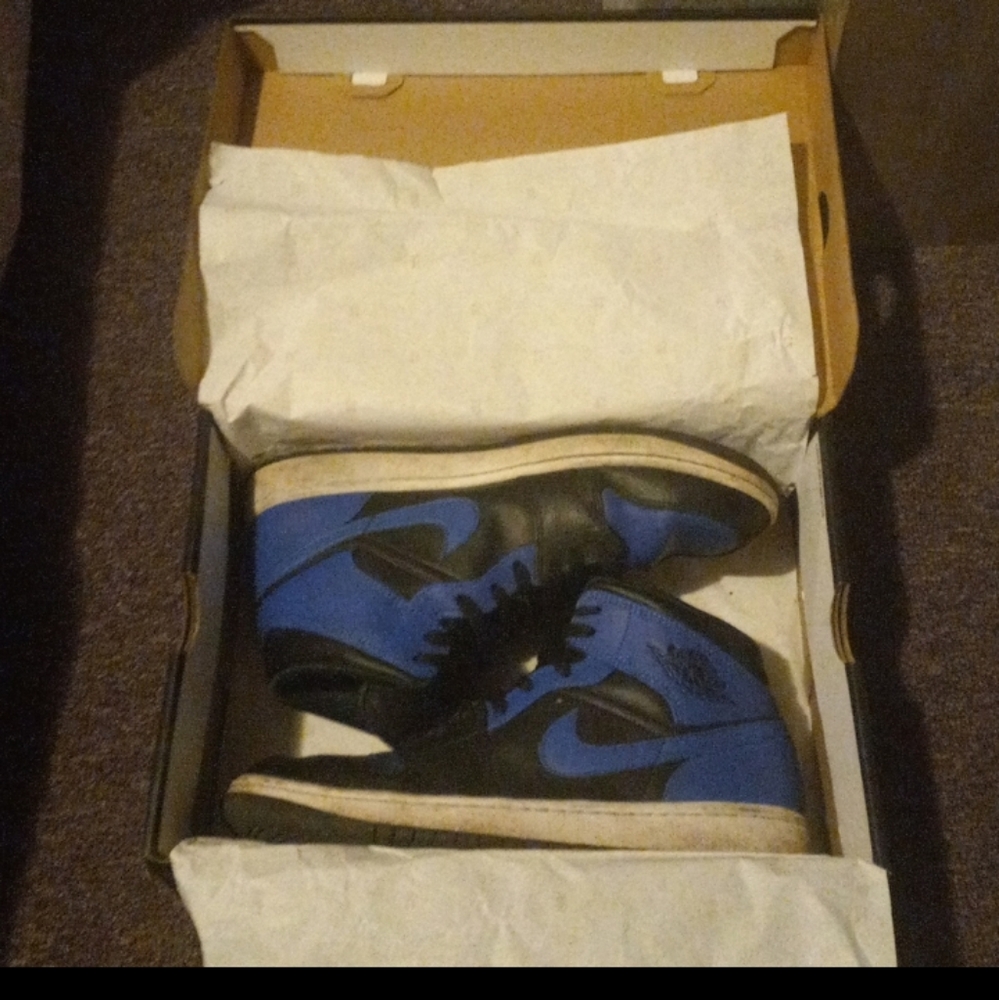 Air jordan retro 1 mid "hyper royal"